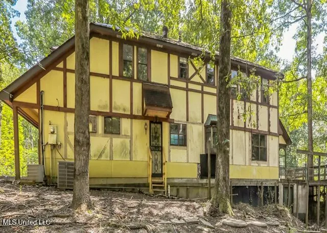 $97,400 | 215 Girl Scout Road, Grenada, MS 38901