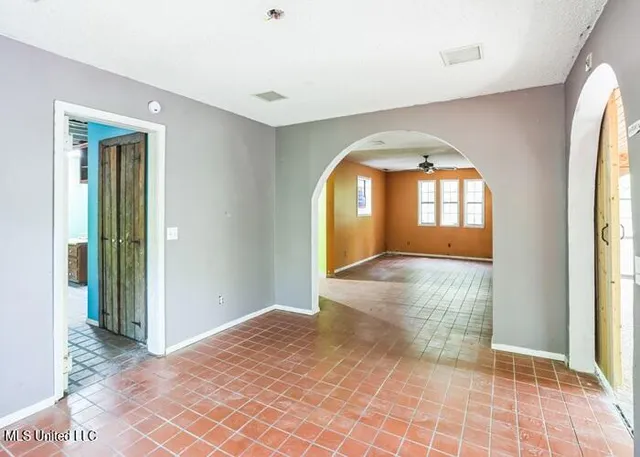 $97,400 | 215 Girl Scout Road, Grenada, MS 38901