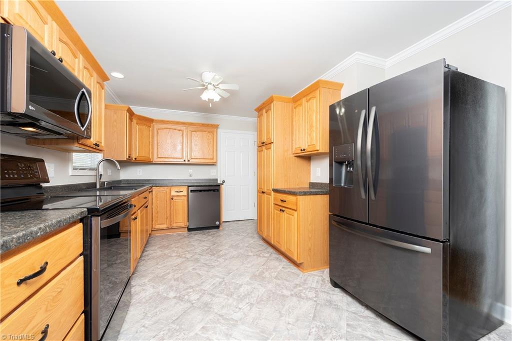 579 Sheffield Road Mocksville, NC 27028 - Photo 5 of 43 Gallery Image 5