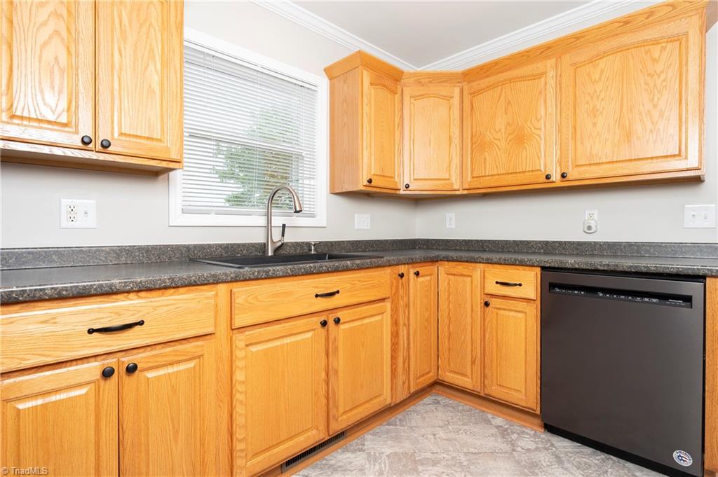 579 Sheffield Road Mocksville, NC 27028 - Photo 6 of 43 Gallery Image 6