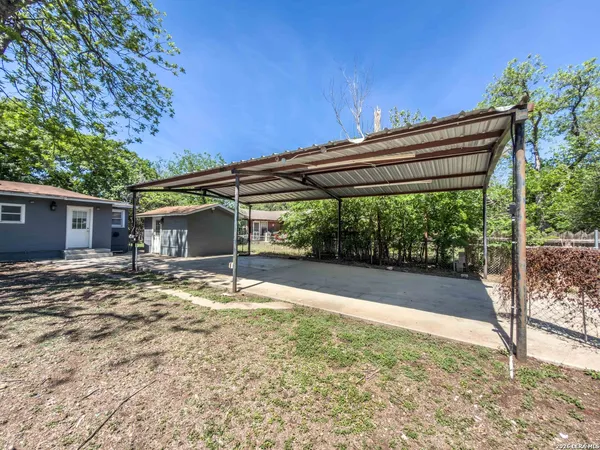 $185,000 | 206 North 5th Street, Uvalde, TX 78801