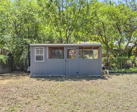 $185,000 | 206 North 5th Street, Uvalde, TX 78801