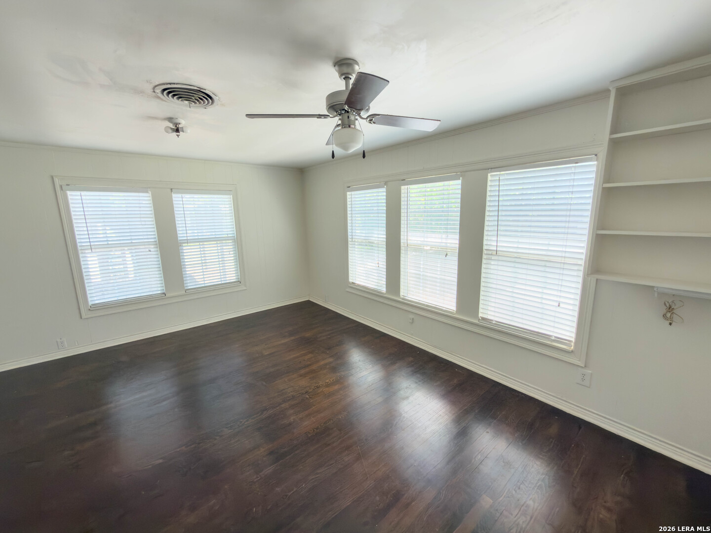 206 North 5th Street Uvalde, TX 78801 - Photo 3 of 17