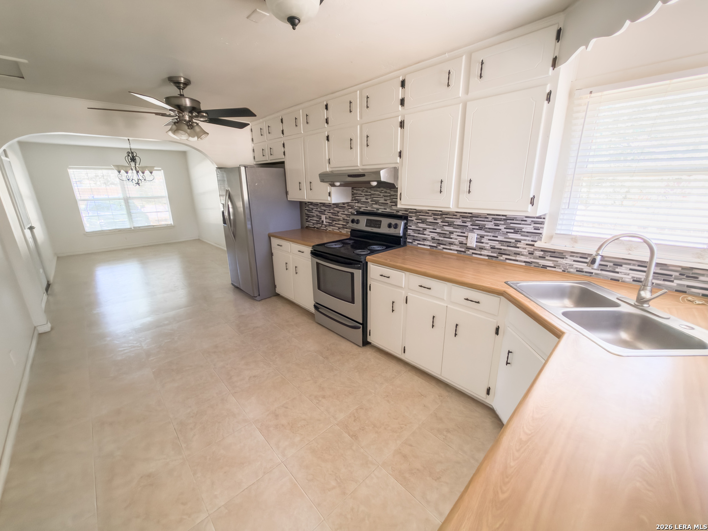 206 North 5th Street Uvalde, TX 78801 - Photo 4 of 17