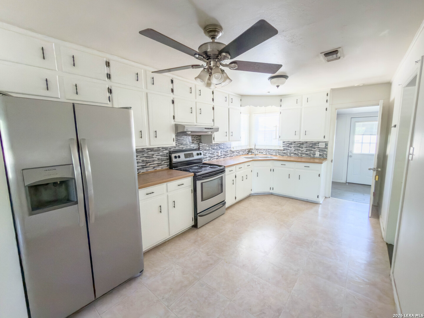 206 North 5th Street Uvalde, TX 78801 - Photo 5 of 17
