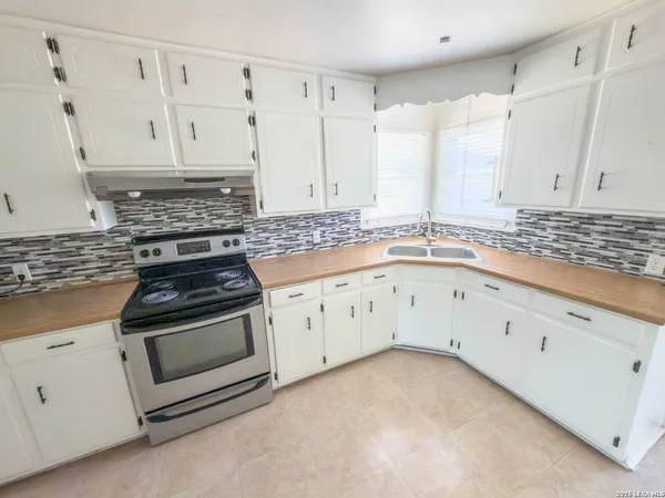 $185,000 | 206 North 5th Street, Uvalde, TX 78801