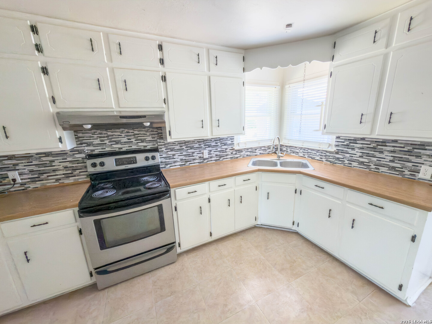 206 North 5th Street Uvalde, TX 78801 - Photo 6 of 17