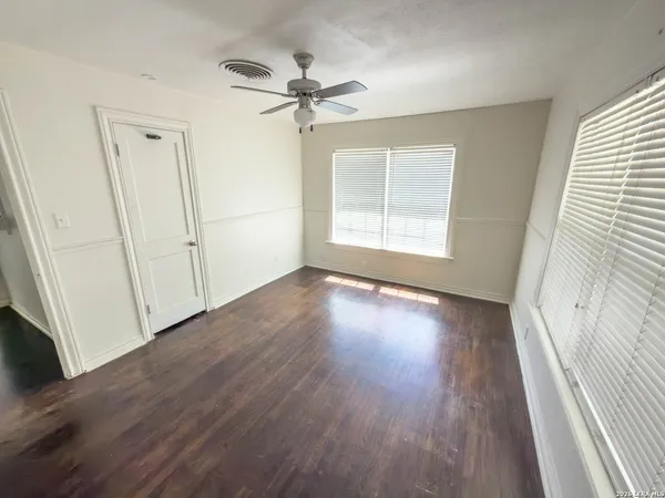 $185,000 | 206 North 5th Street, Uvalde, TX 78801