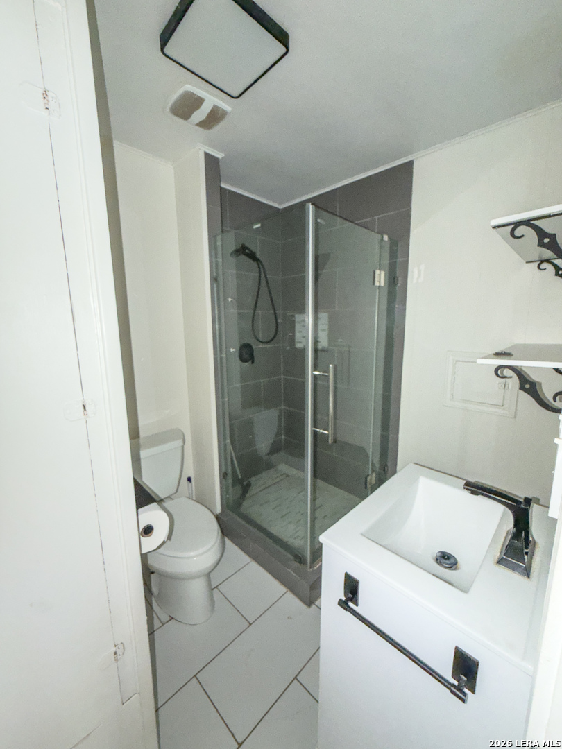206 North 5th Street Uvalde, TX 78801 - Photo 10 of 17