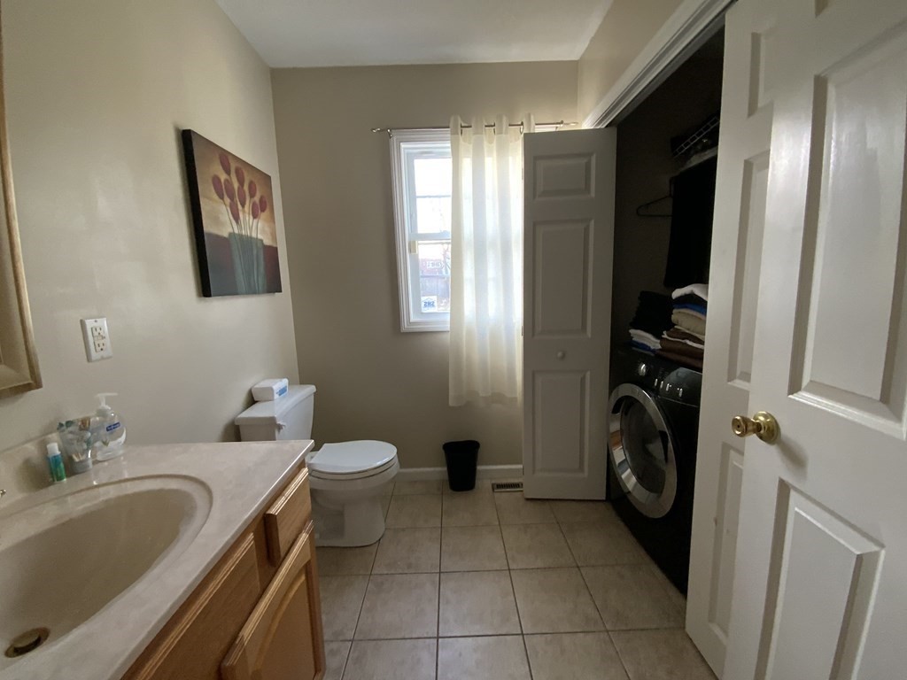 138 Pasco Road Springfield, MA 01151 - Photo 5 of 23
