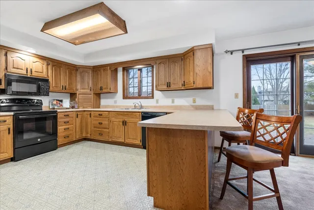 $350,000 | 404 Chelsea Drive, Bloomington, IL 61704