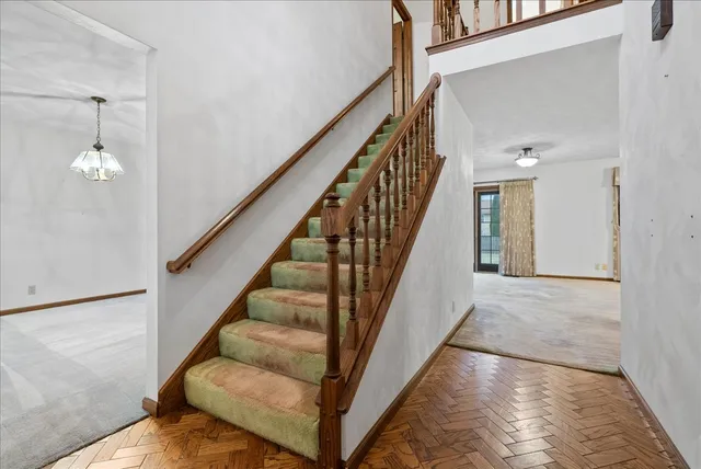 $350,000 | 404 Chelsea Drive, Bloomington, IL 61704