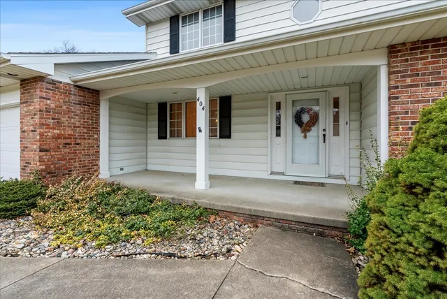 $350,000 | 404 Chelsea Drive, Bloomington, IL 61704