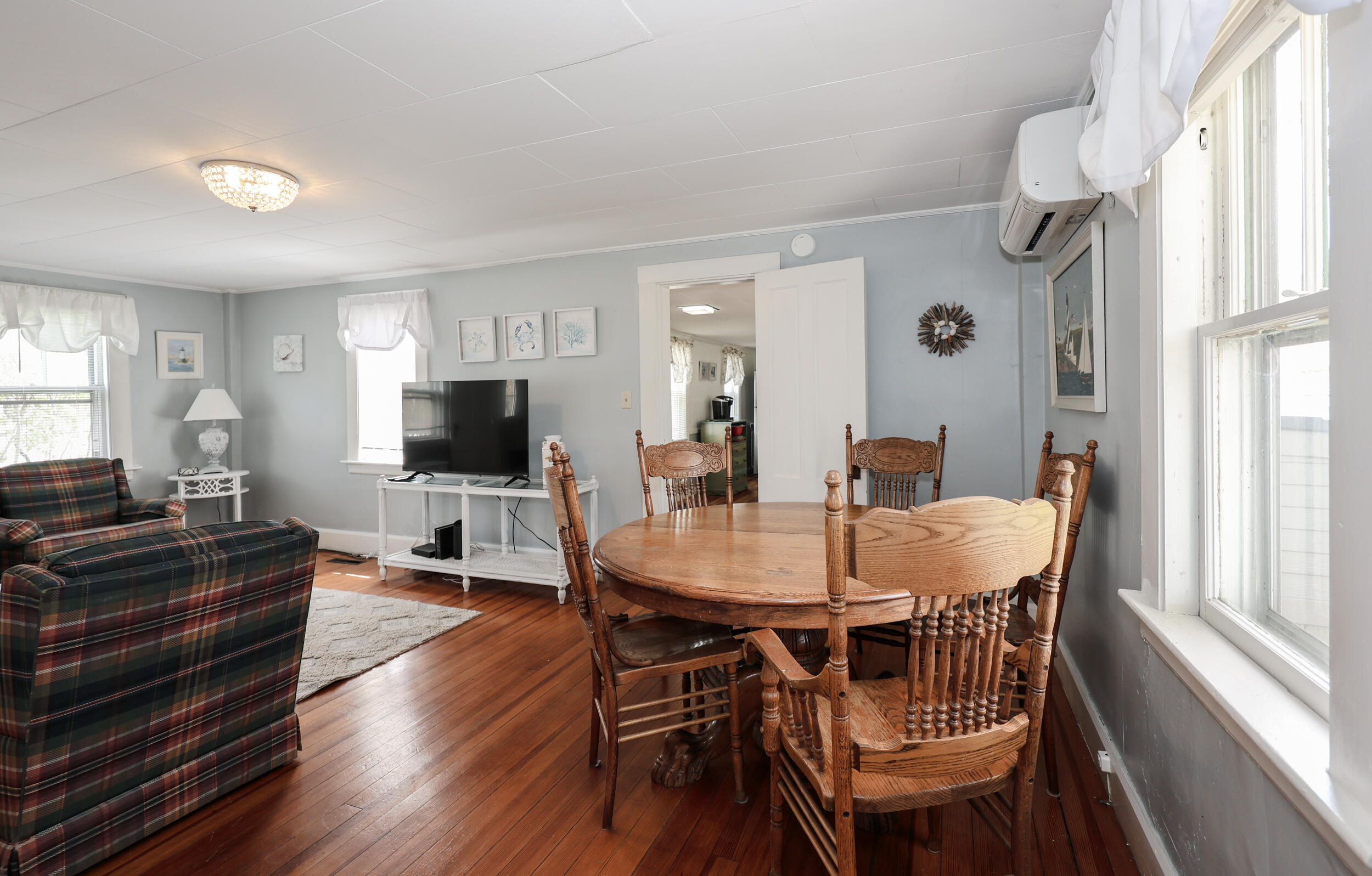 144 Post Road Wells, ME 04090 - Photo 13 of 48 dining:living