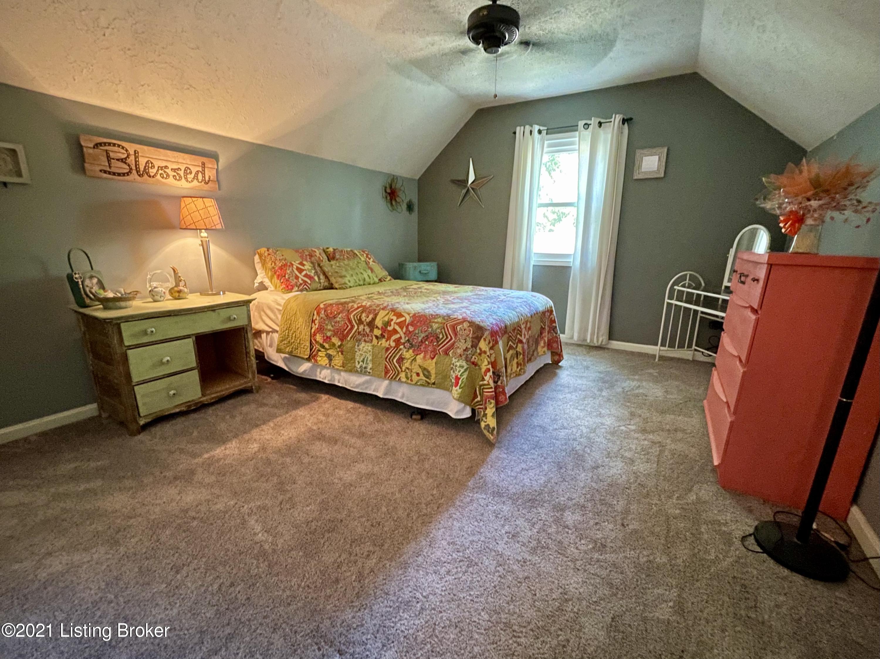 4302 Darbrook Road Louisville, KY 40207 - Photo 6 of 25 Upstairs bedroom #1