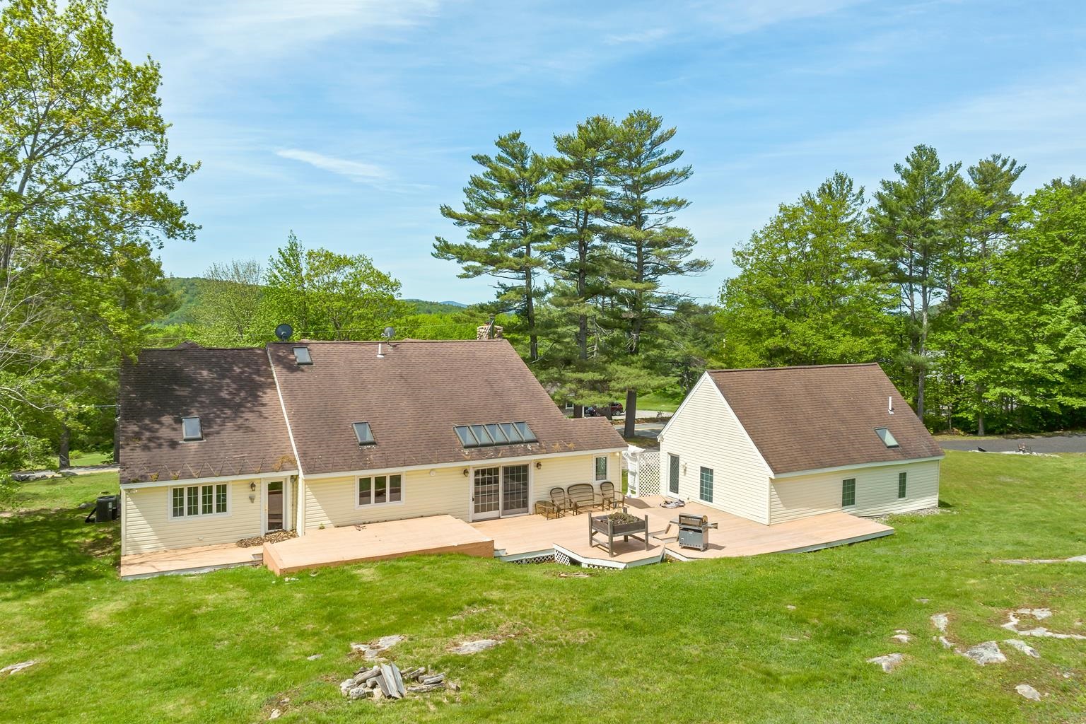 490 Wentworth Road Brookfield, NH 03872 - Photo 8 of 40