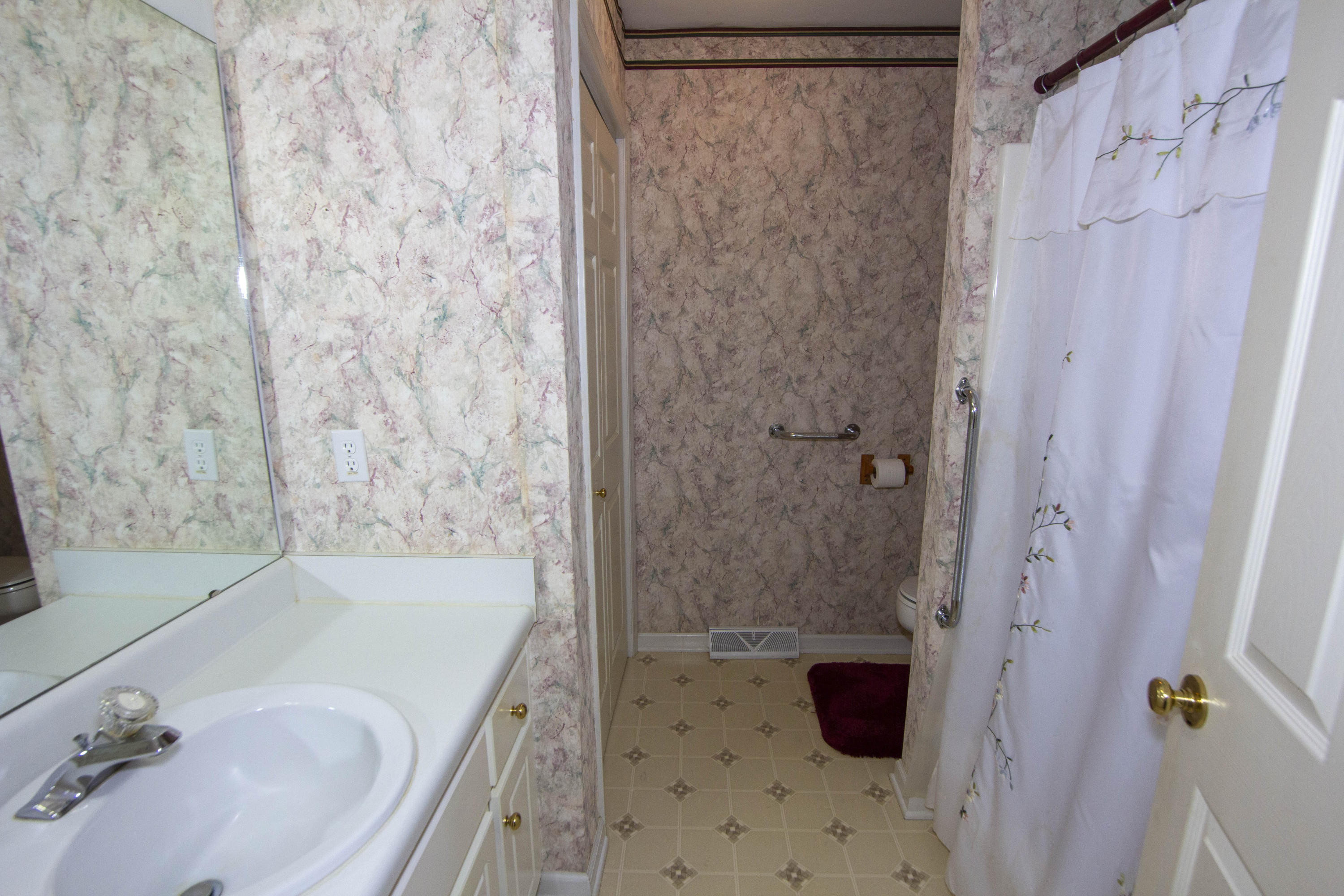 575 Tall Tree Road Wirtz, VA 24184 - Photo 30 of 64 Full Bathroom #2