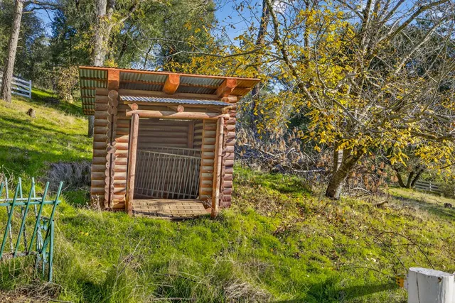 a view of a small house with a yard