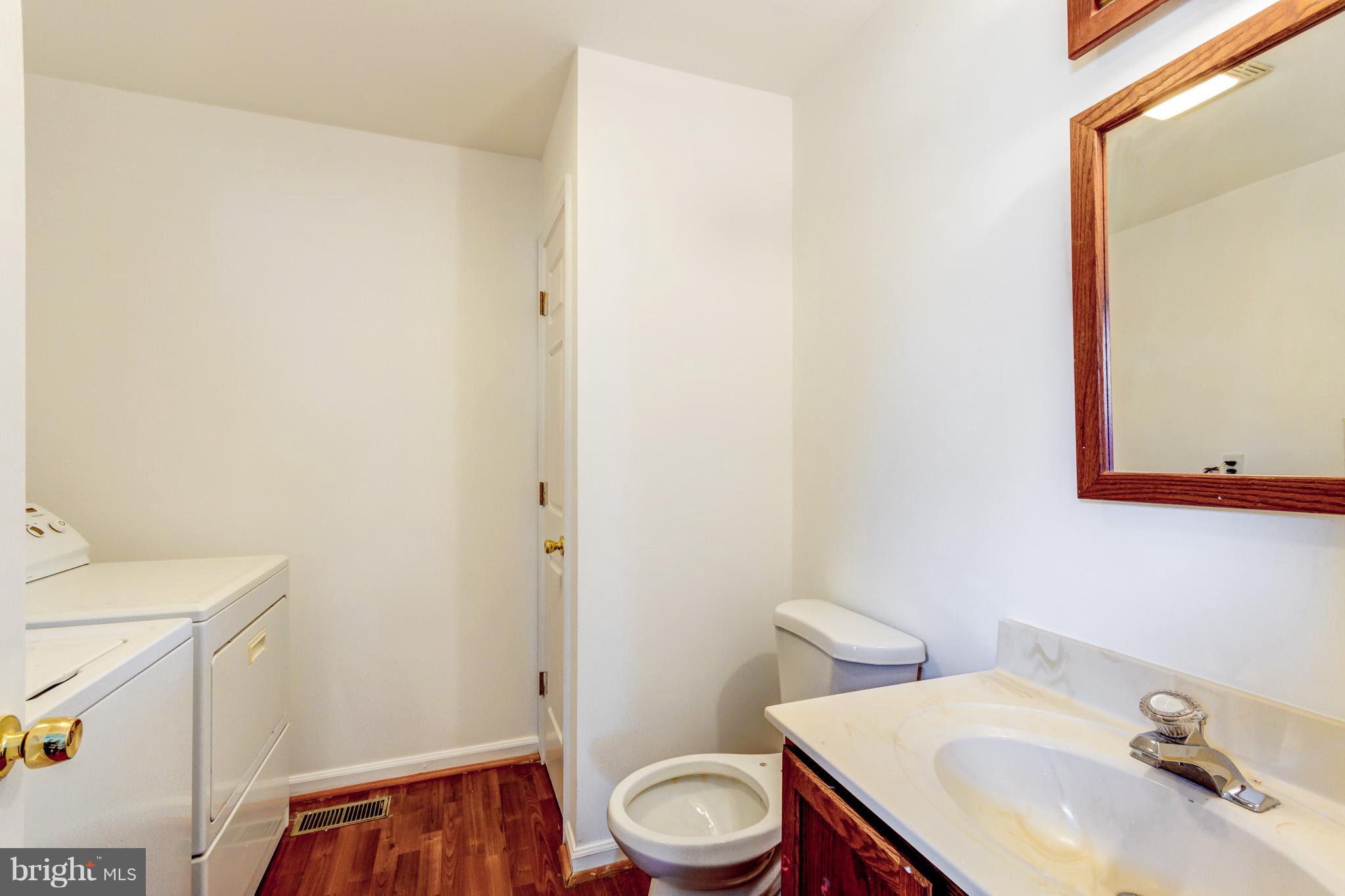 2529 Perring Woods Road Baltimore, MD 21234 - Photo 21 of 30 Bath
