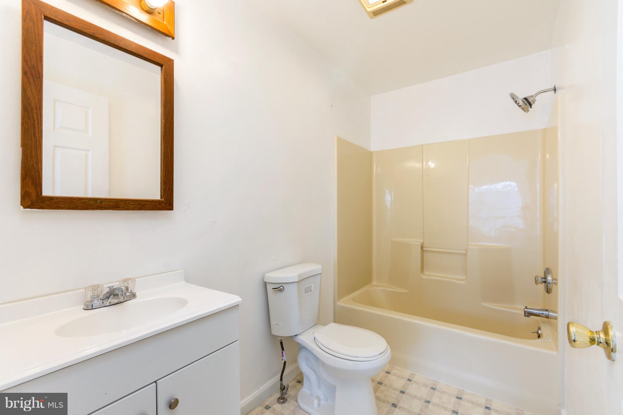 2529 Perring Woods Road Baltimore, MD 21234 - Photo 27 of 30 Bath