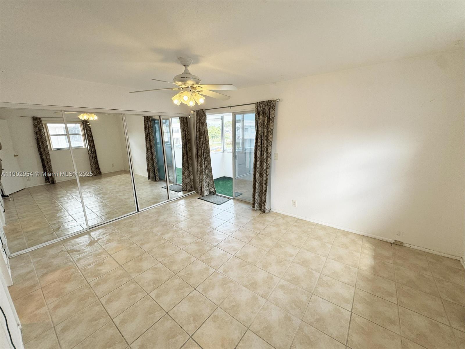 379 Saxony Lane, Unit 379 Delray Beach, FL 33446 - Photo 4 of 16 a view of an empty room