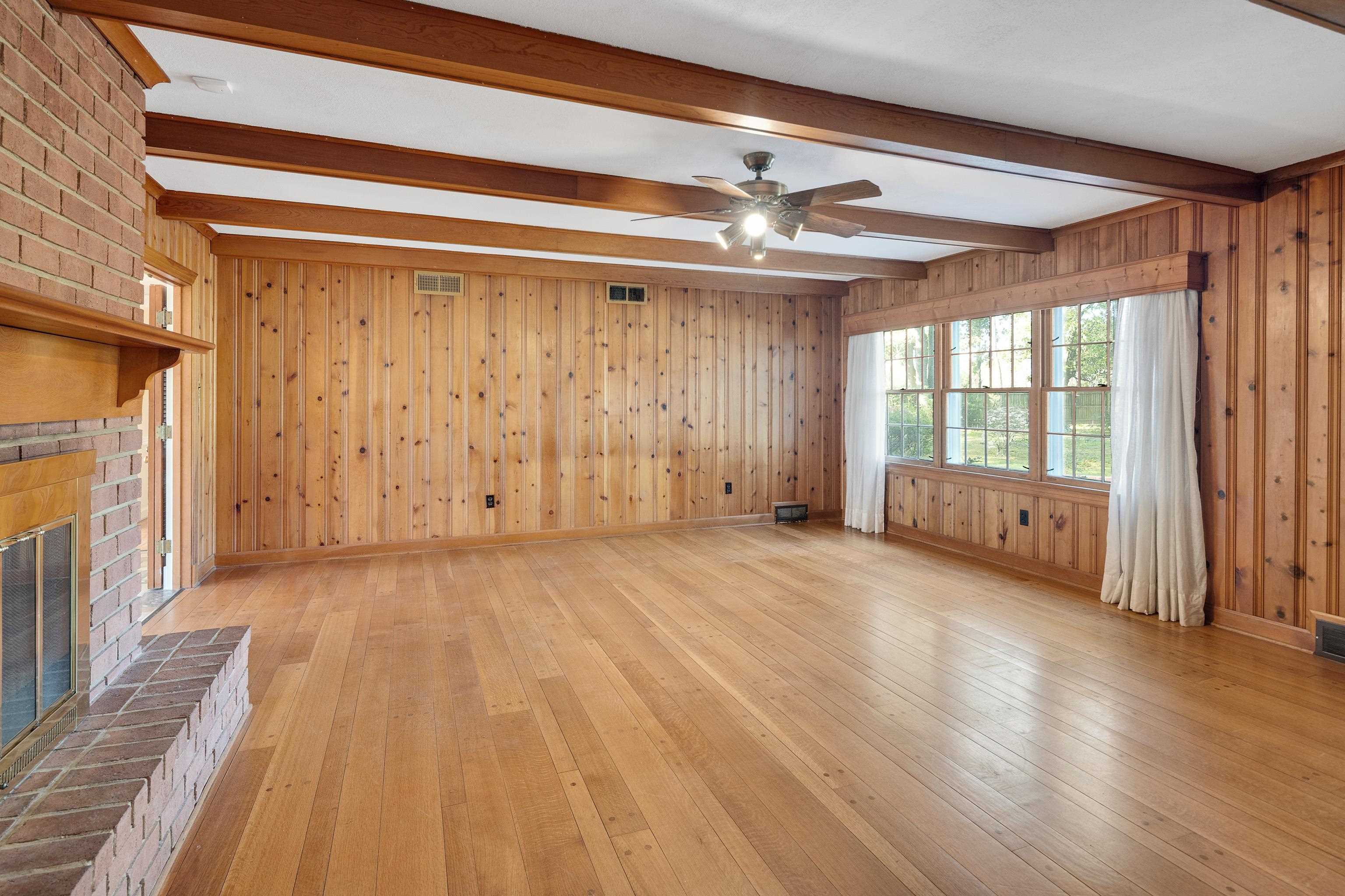 685 South Perkins Road Memphis, TN 38117 - Photo 20 of 40 a view of an empty room with wooden floor and a window