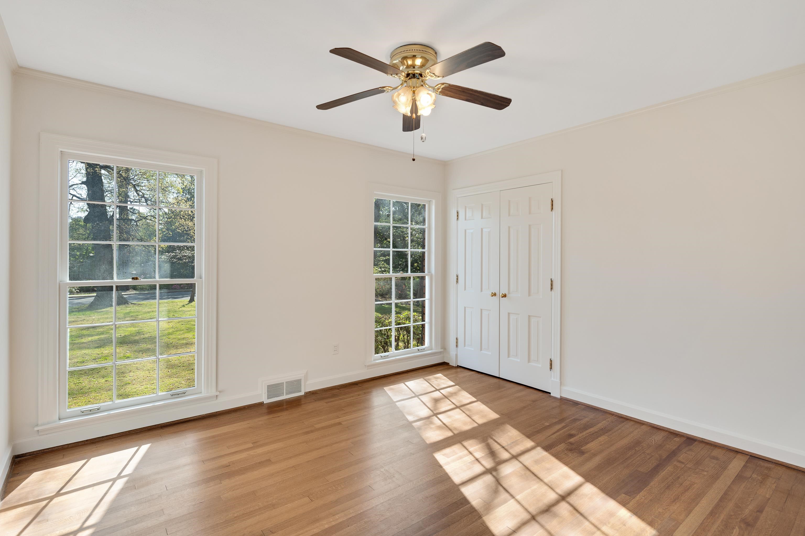 685 South Perkins Road Memphis, TN 38117 - Photo 23 of 40 wooden floor in an empty room with a window