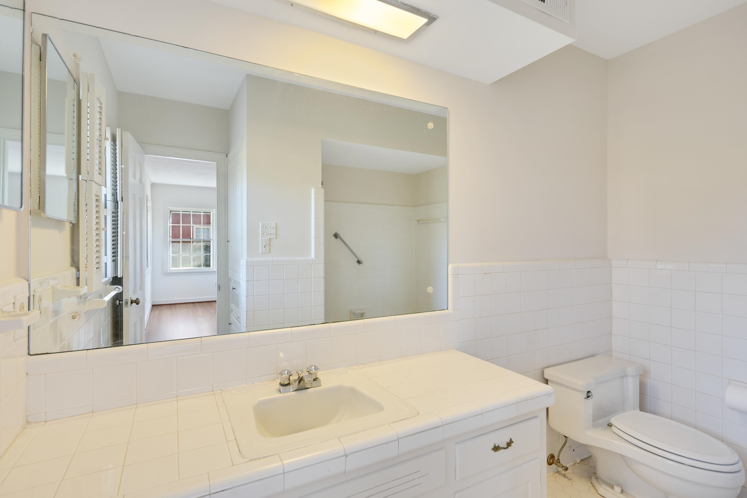 685 South Perkins Road Memphis, TN 38117 - Photo 31 of 40 a bathroom with a sink a toilet and mirror