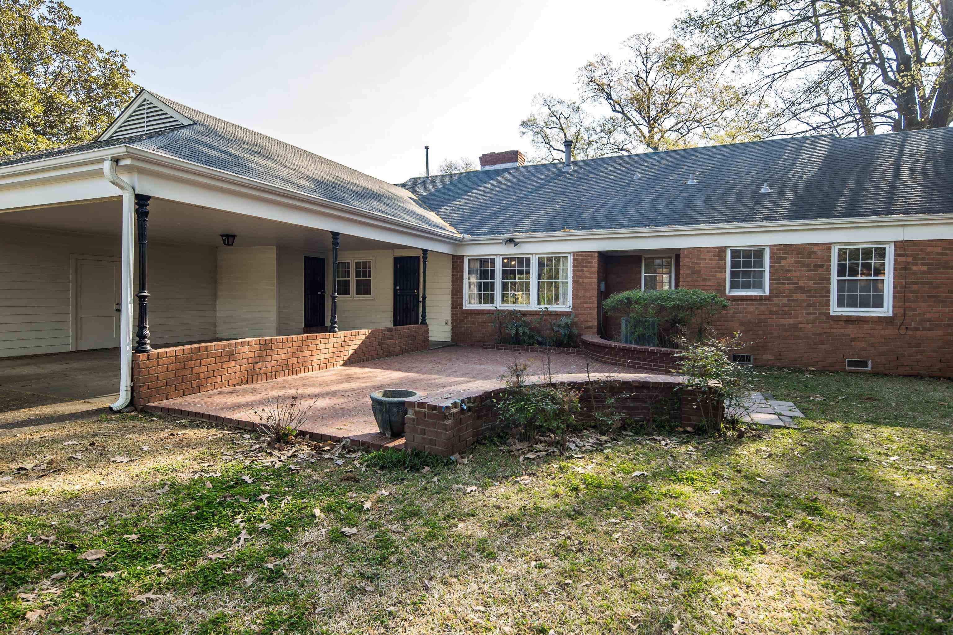 685 South Perkins Road Memphis, TN 38117 - Photo 32 of 40 a front view of a house with a yard