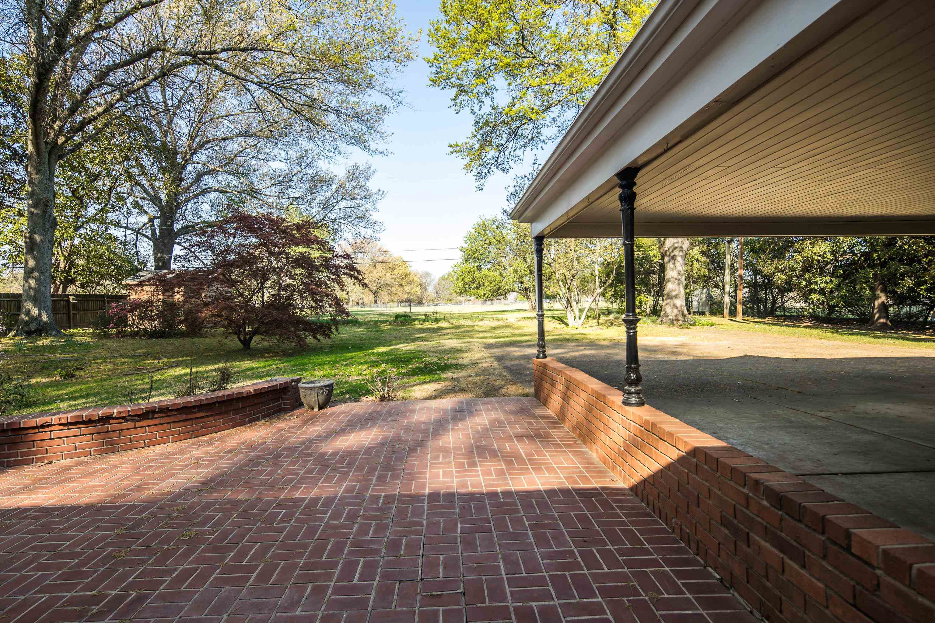 685 South Perkins Road Memphis, TN 38117 - Photo 33 of 40 a view of a yard with plants