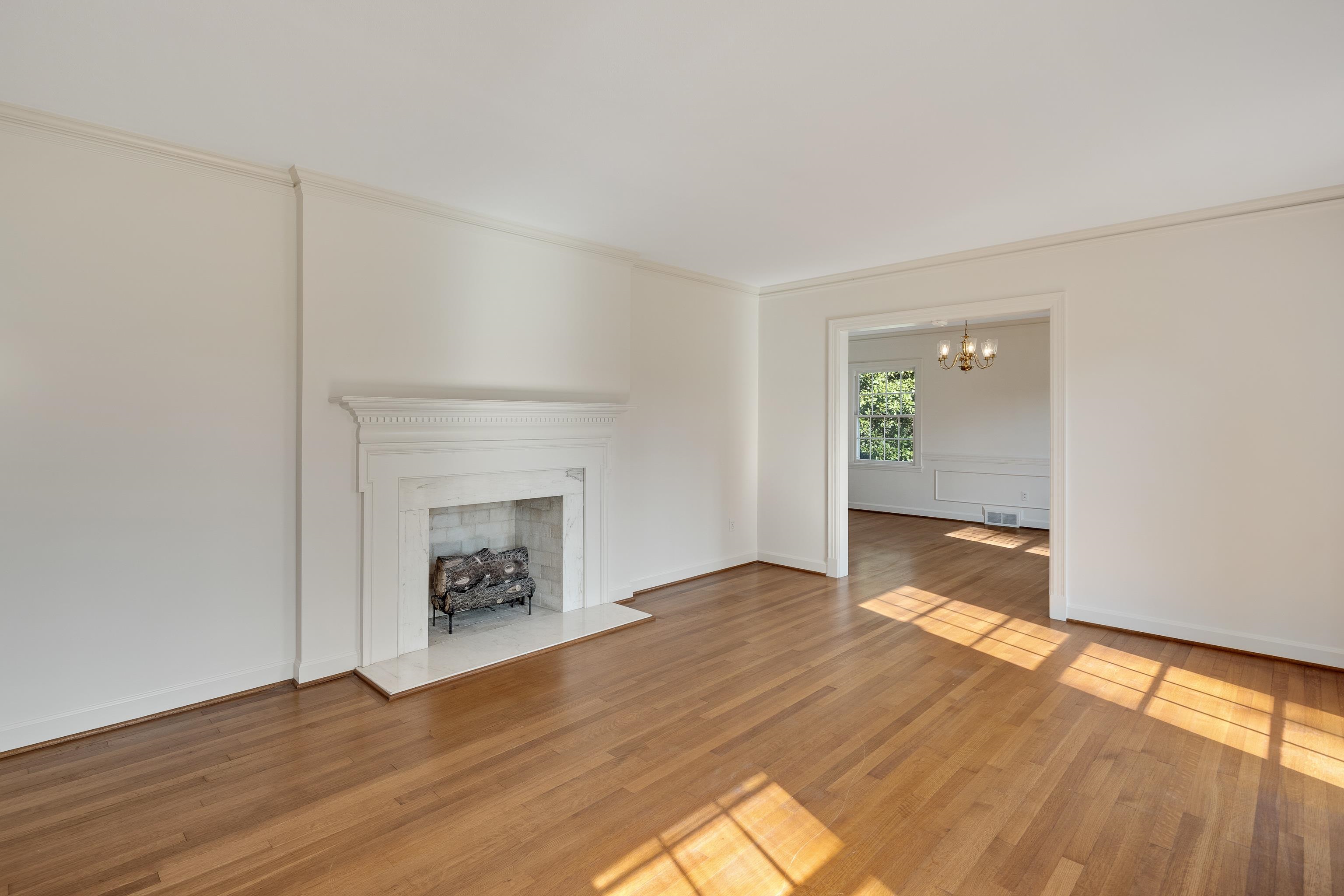 685 South Perkins Road Memphis, TN 38117 - Photo 8 of 40 an empty room with wooden floor and a fireplace