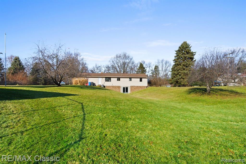 4260 Sweet Road Howell, MI 48843 - Photo 32 of 34