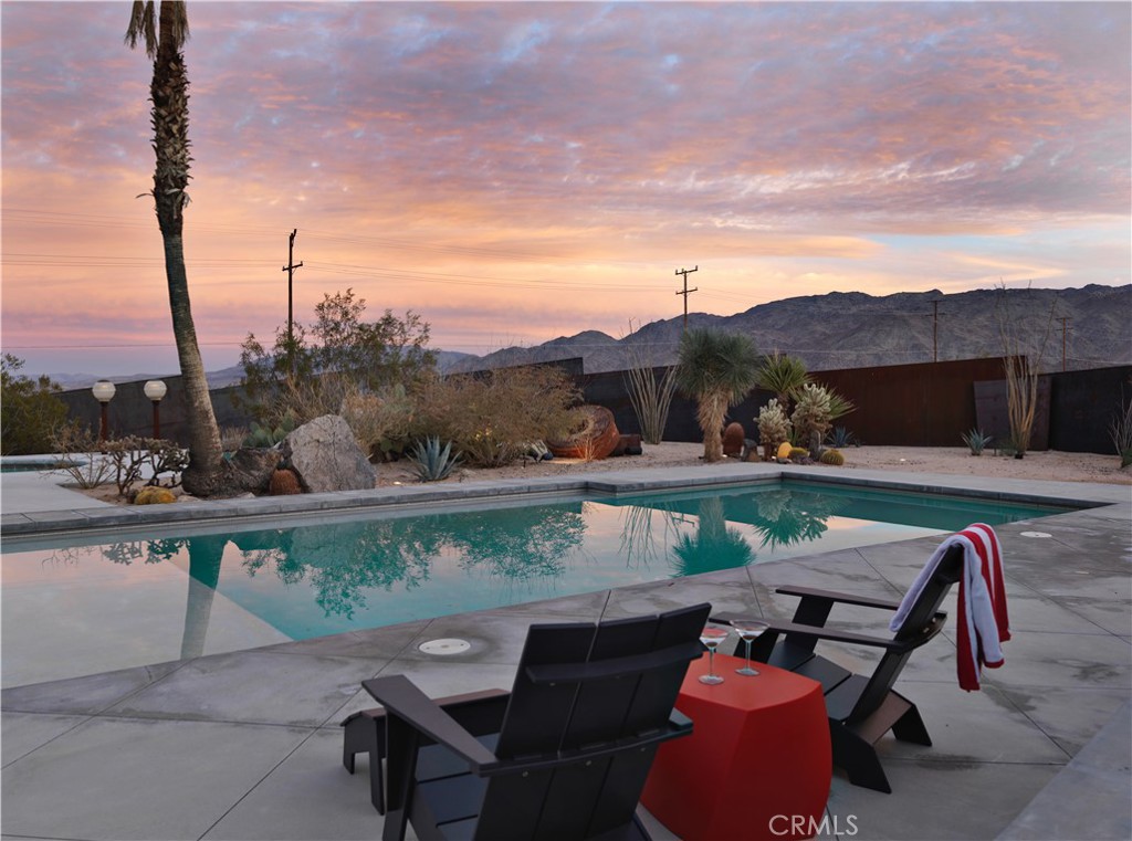 5960 Sunrise Road Twentynine Palms, CA 92277 - Photo 51 of 65 a view of a chairs and table in patio