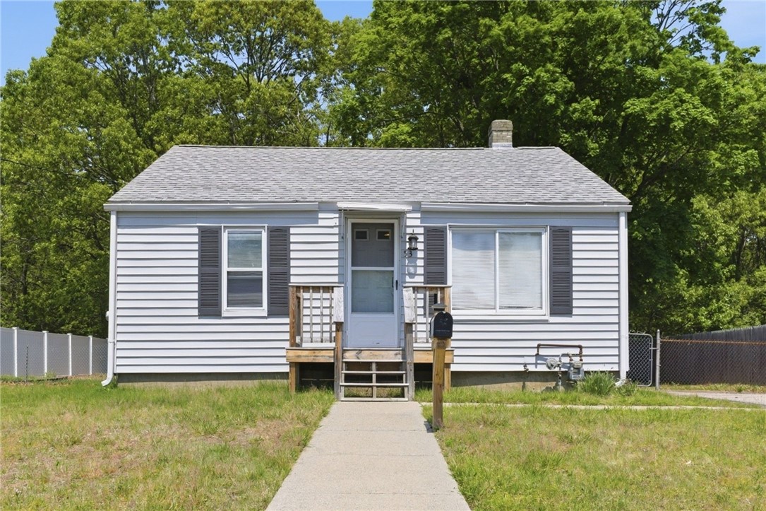53 Norfolk Road Warwick, RI 02886 - Photo 3 of 31 Gallery Image 3