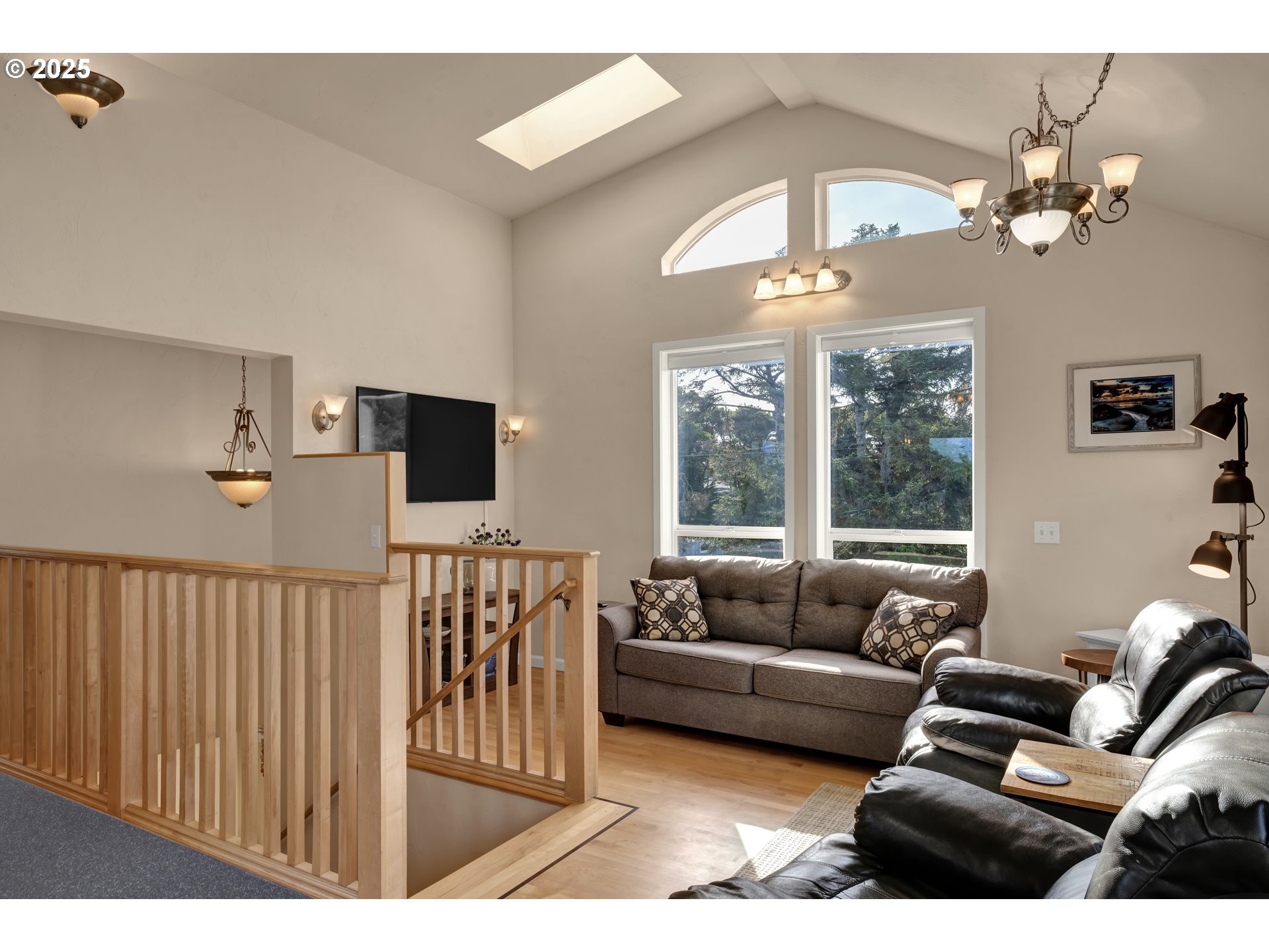 4567 Heceta Street Florence, OR 97439 - Photo 20 of 46 a living room with furniture and a large window