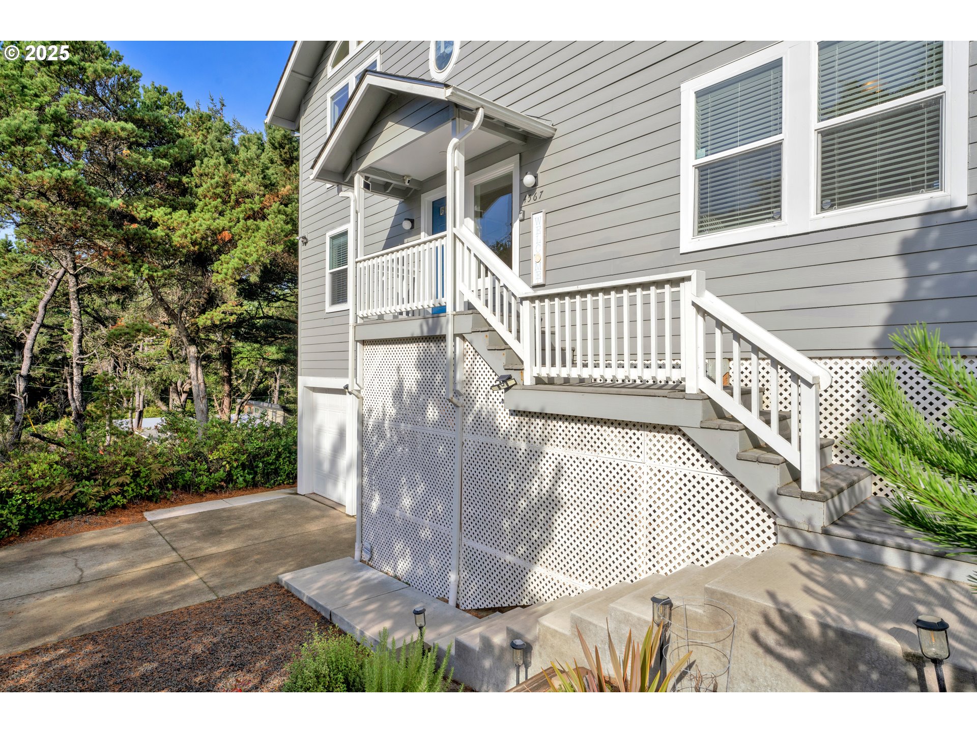 4567 Heceta Street Florence, OR 97439 - Photo 2 of 46 a balcony with view of barbeque oven