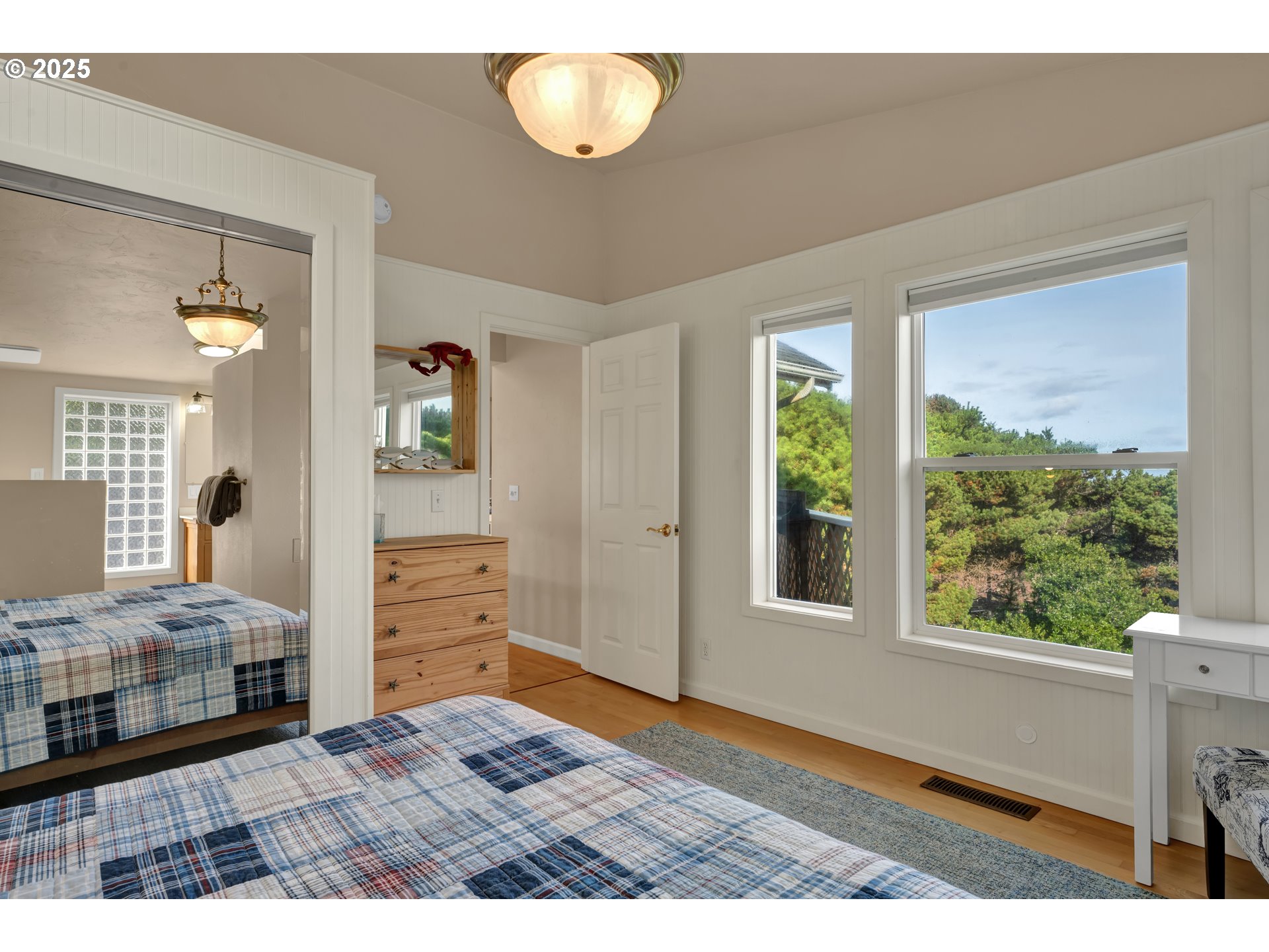 4567 Heceta Street Florence, OR 97439 - Photo 30 of 46 a bedroom with a bed and a window