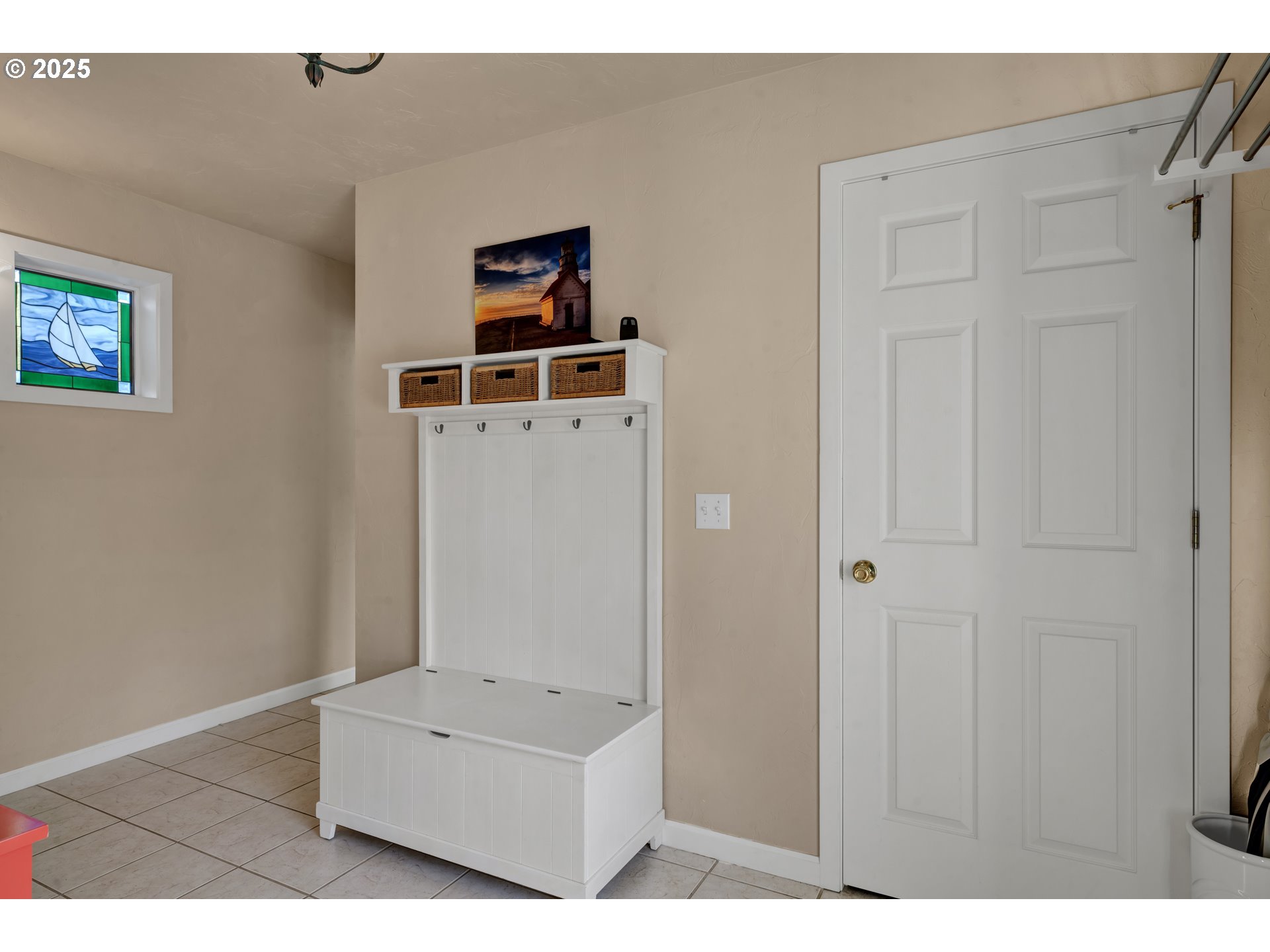 4567 Heceta Street Florence, OR 97439 - Photo 4 of 46 a bathroom with a sink