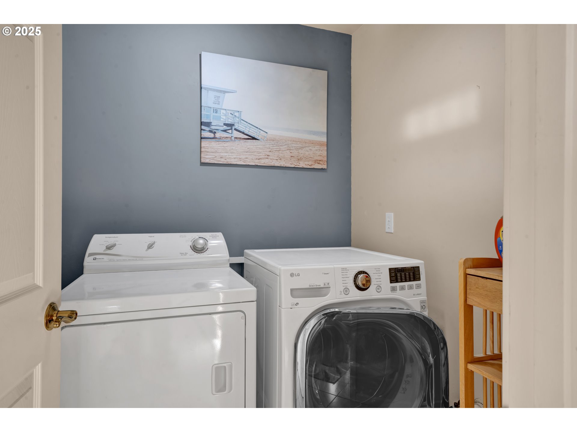 4567 Heceta Street Florence, OR 97439 - Photo 5 of 46 a utility room with dryer and washer