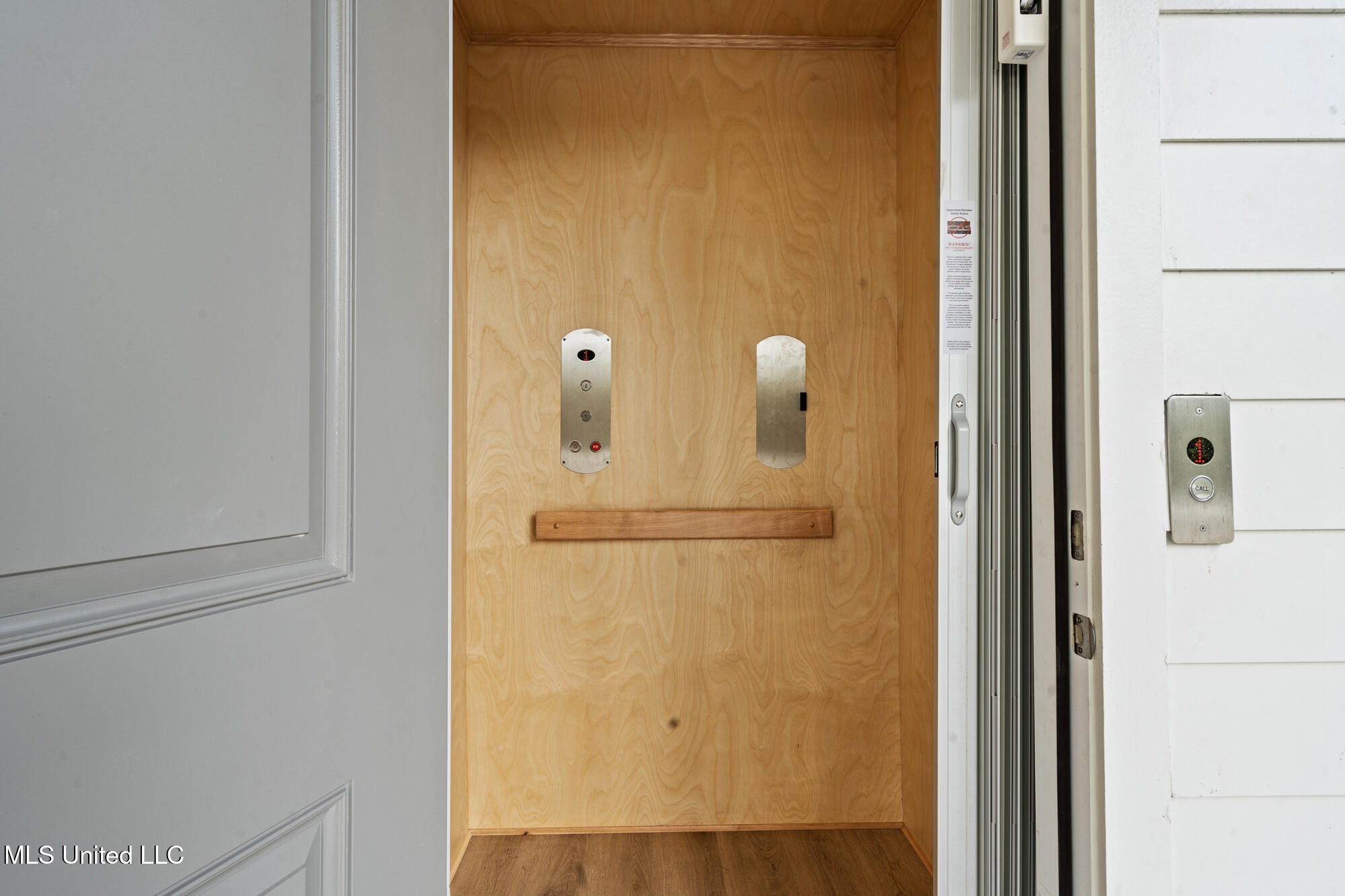 211 Chartres Street Bay St. Louis, MS 39520 - Photo 6 of 28 12_ghubphoto_010