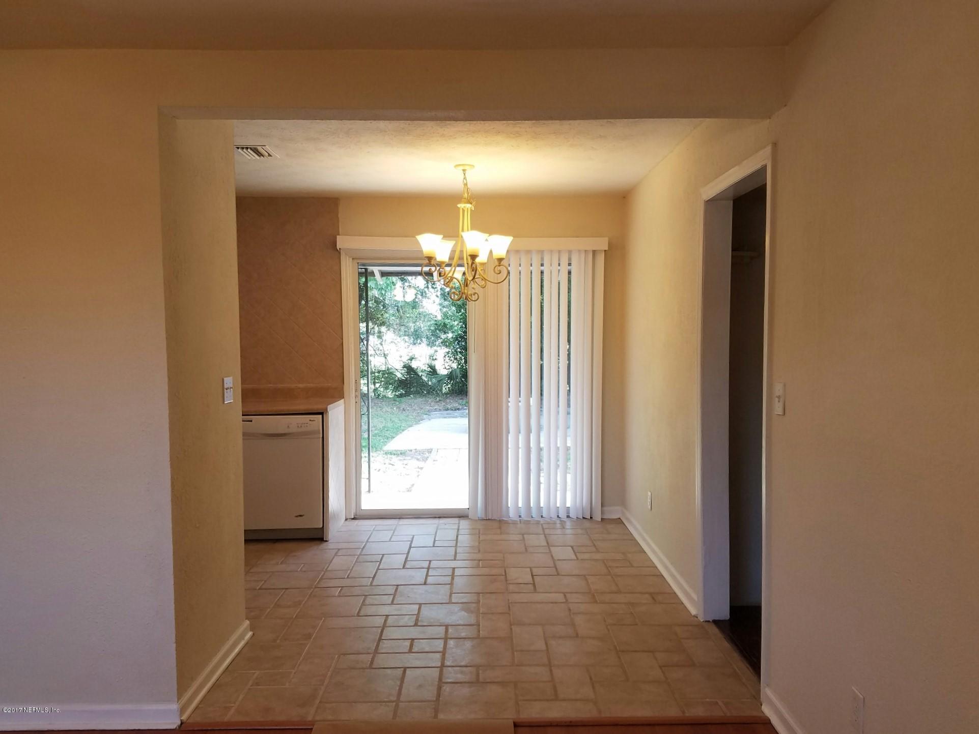 6556 Todd Road Jacksonville, FL 32216 - Photo 4 of 17 a view of entryway with livingroom