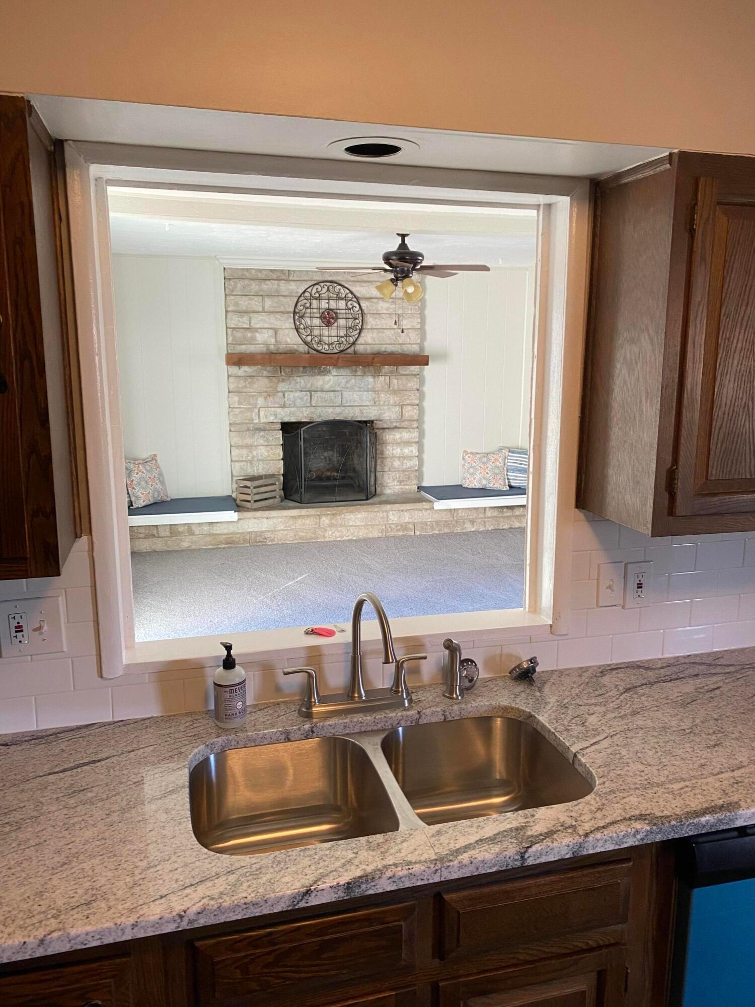 4615 Annhurst Road Columbus, OH 43228 - Photo 6 of 15 B68EE1C1-CC9E-4329-BF88-850A85EFC6BB