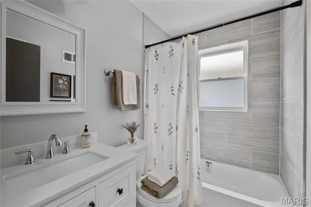 $349,900 | 5203 Schollmeyer Avenue, St. Louis, MO 63109