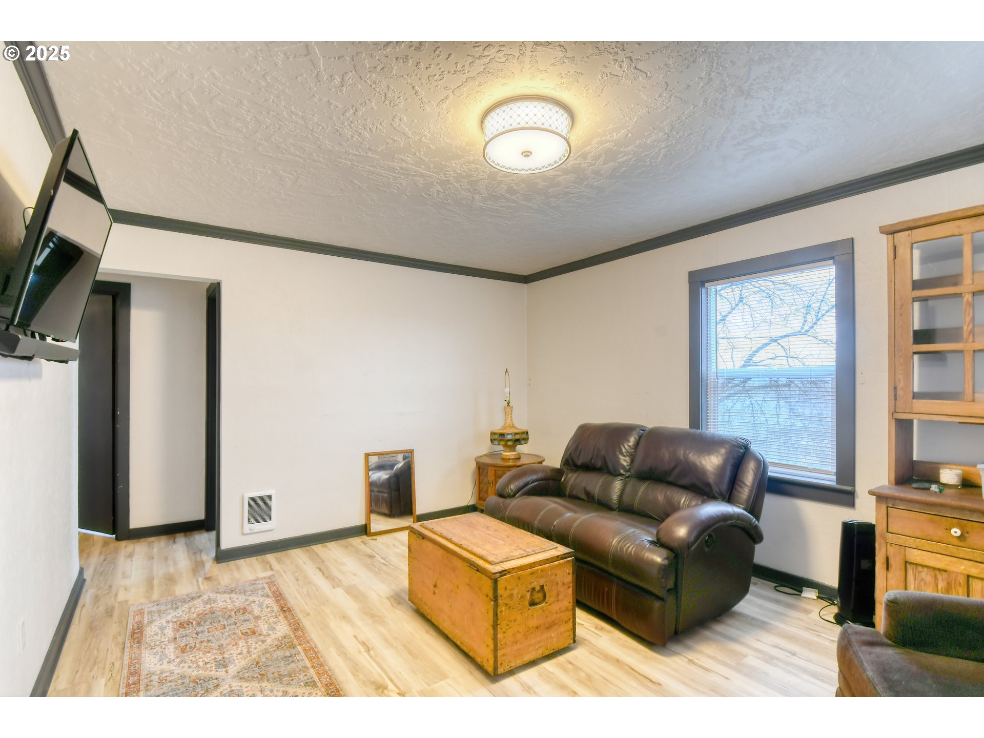 709 Southwest 8th Street Pendleton, OR 97801 - Photo 5 of 24 a living room with furniture