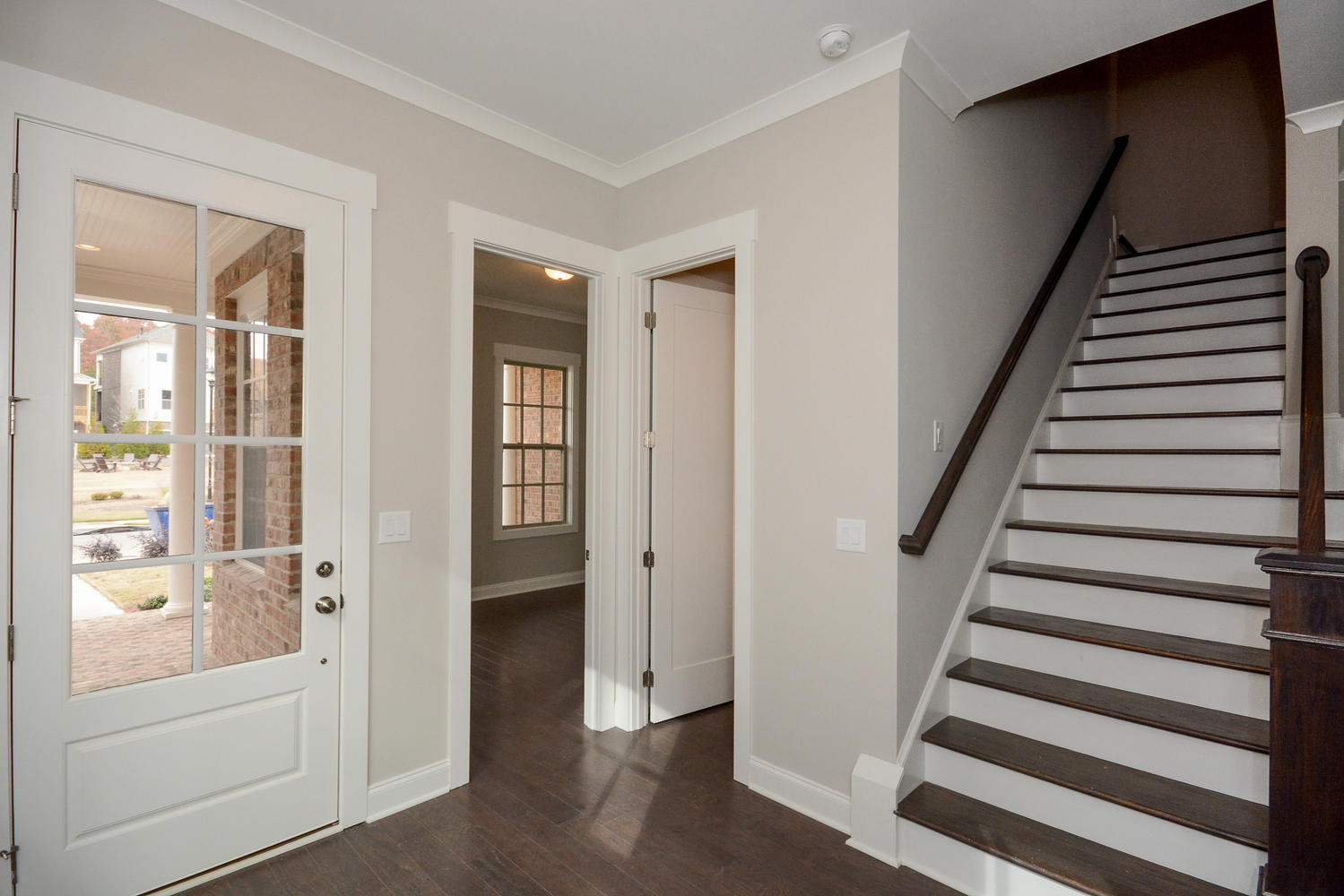 1092 Lyle Way Mount Pleasant, SC 29466 - Photo 2 of 22 Foyer