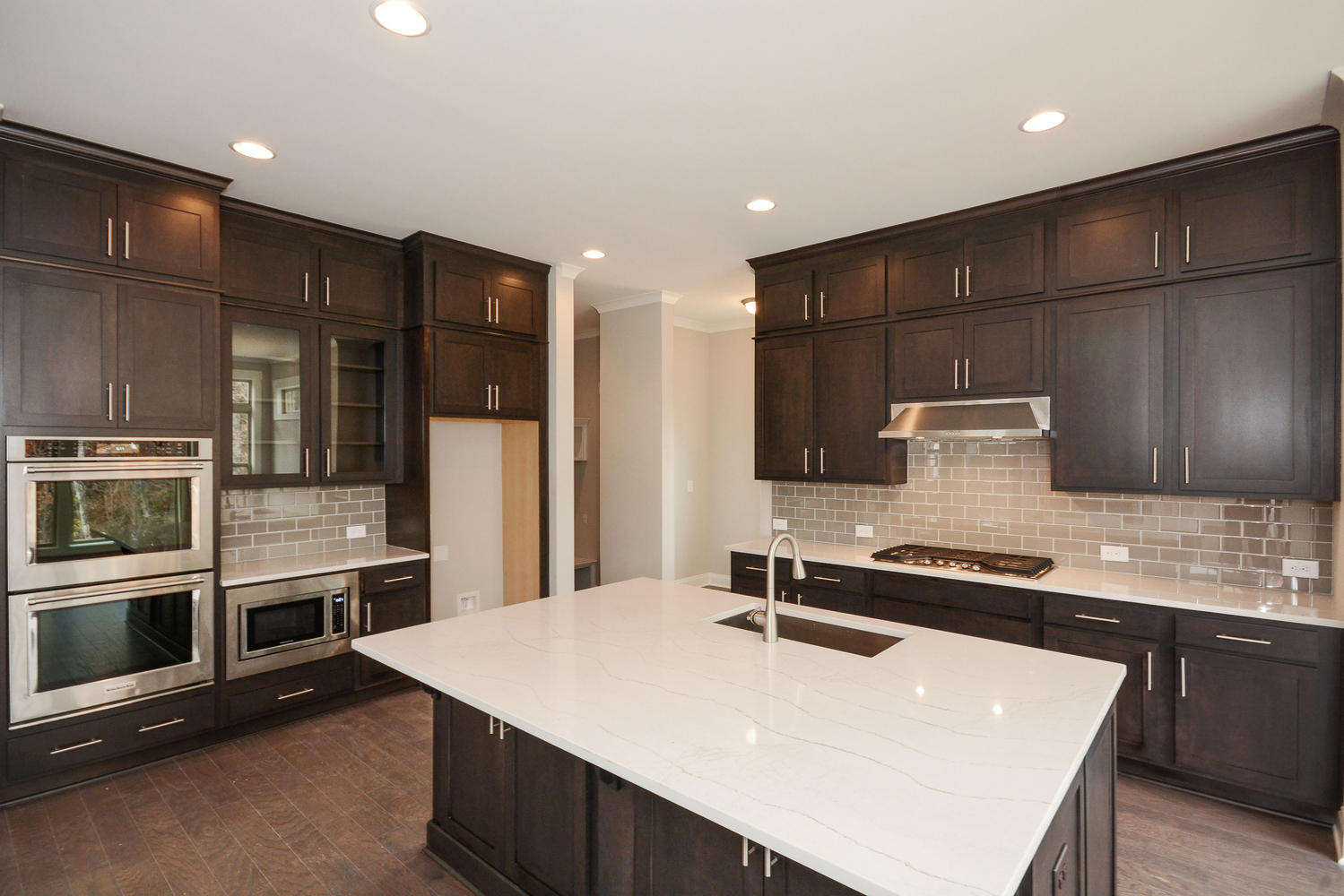 1092 Lyle Way Mount Pleasant, SC 29466 - Photo 4 of 22 Kitchen