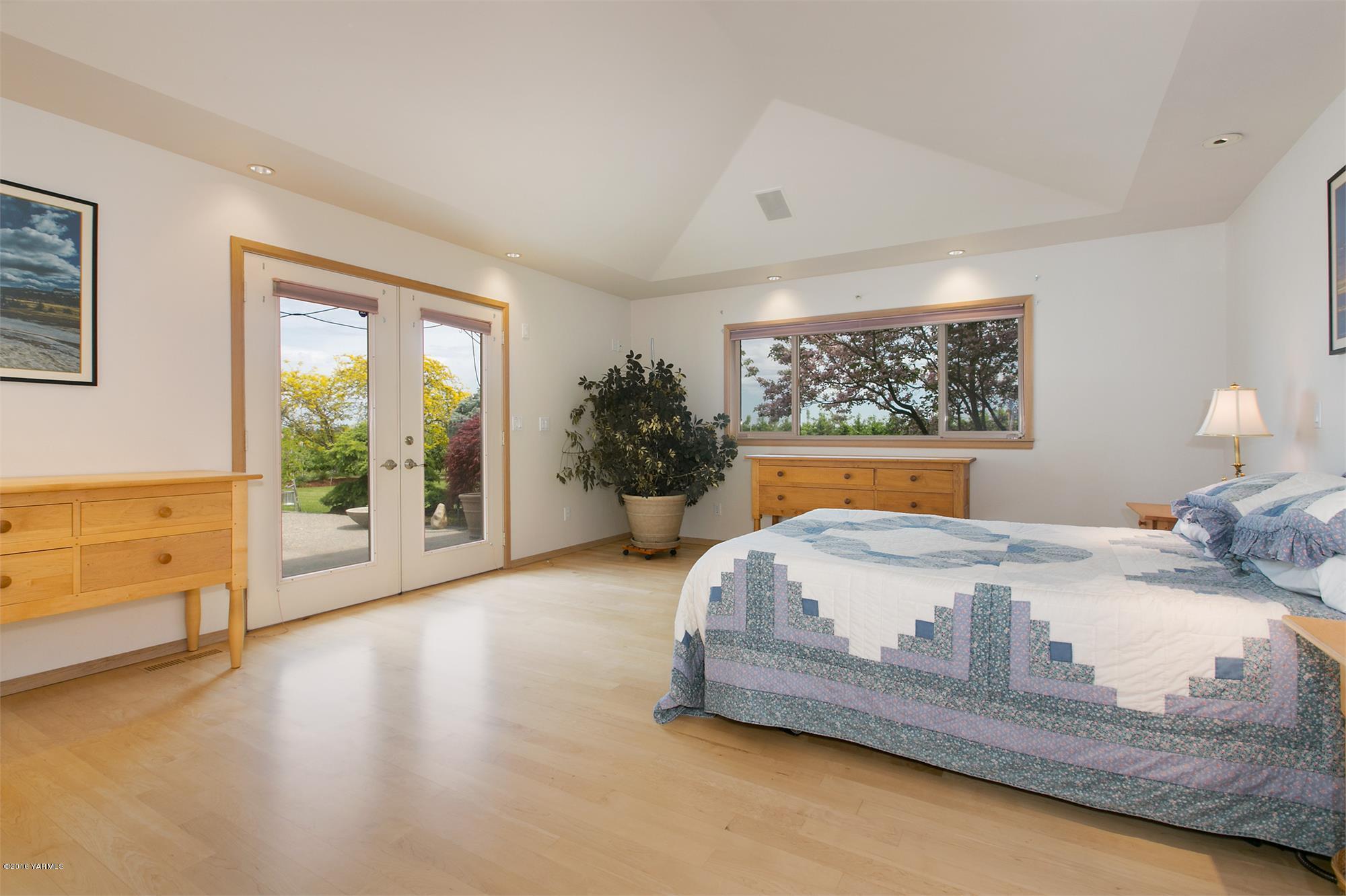 13990 Gilbert Road Yakima, WA 98903 - Photo 13 of 29 a bedroom with a bed and a large window