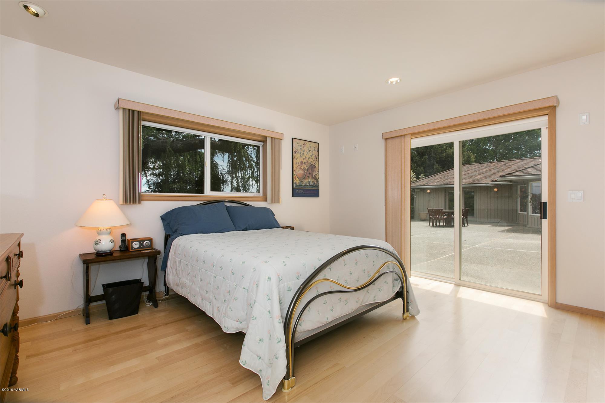13990 Gilbert Road Yakima, WA 98903 - Photo 16 of 29 a bedroom with a bed and a large window