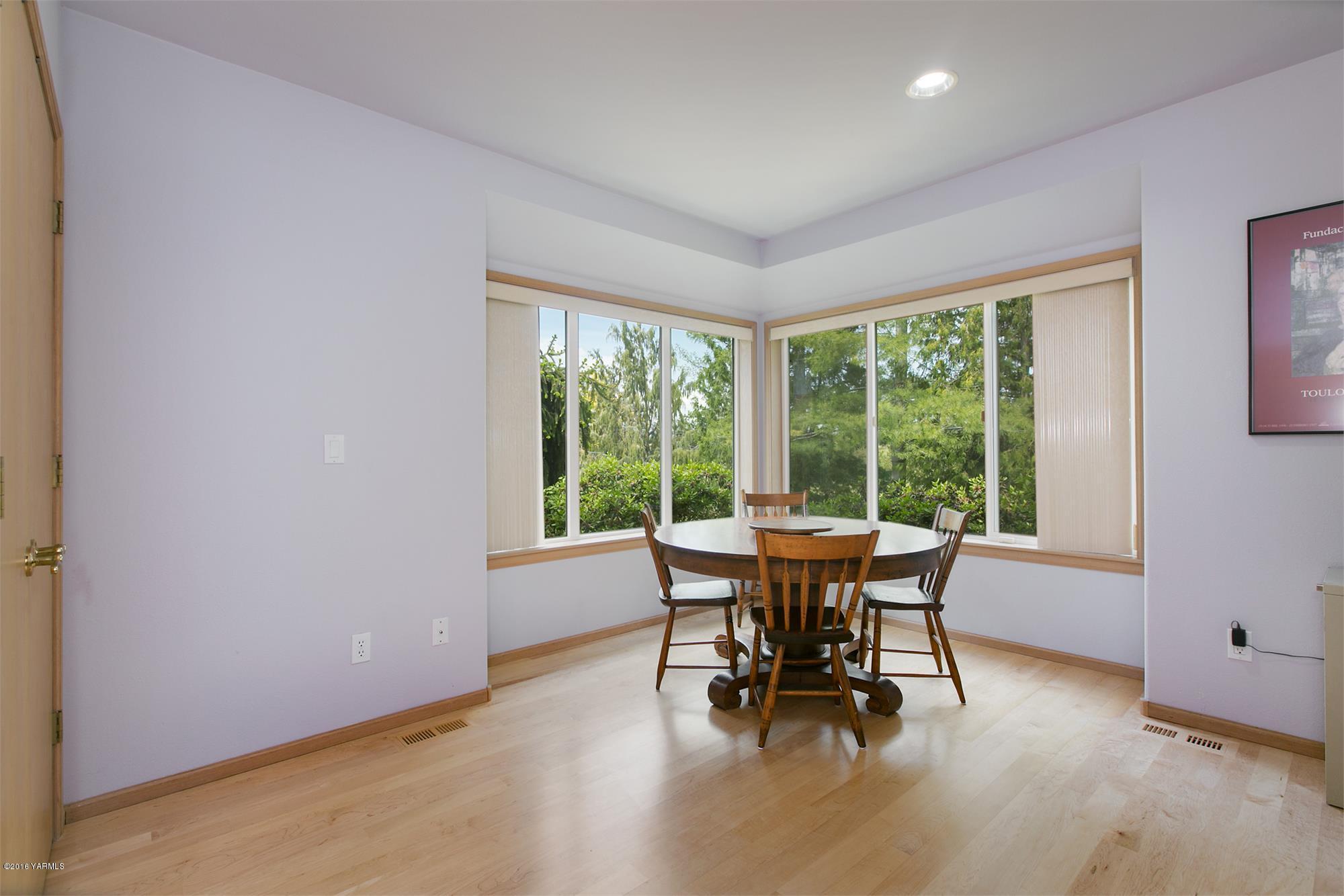 13990 Gilbert Road Yakima, WA 98903 - Photo 18 of 29 a dining room with furniture and wooden floor