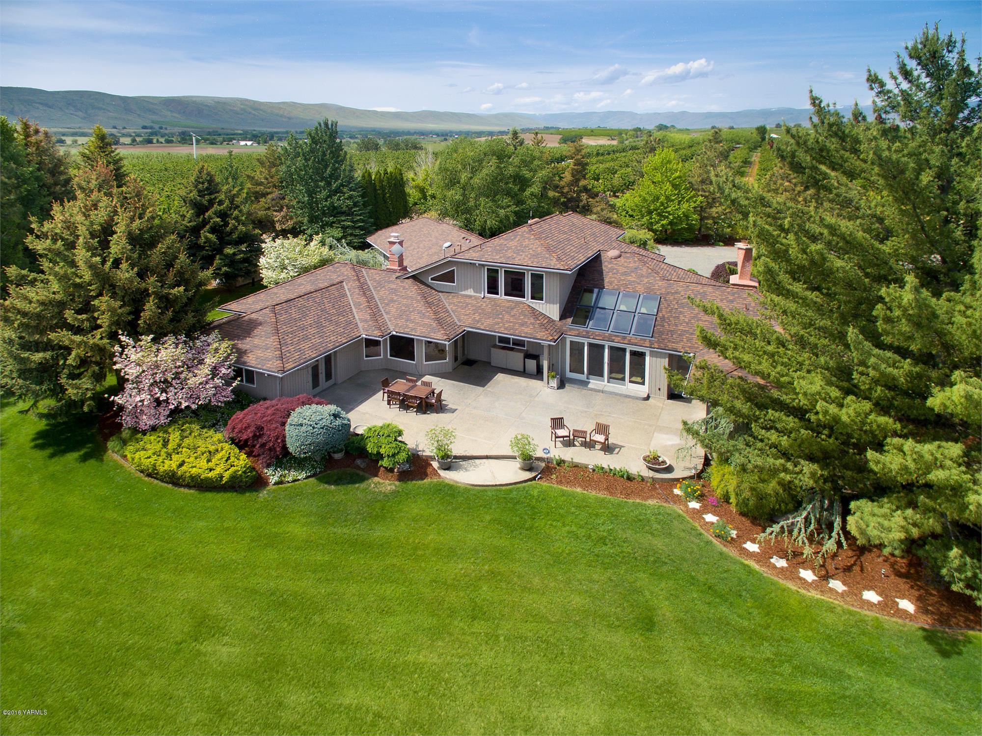 13990 Gilbert Road Yakima, WA 98903 - Photo 22 of 29 an aerial view of a house with a garden